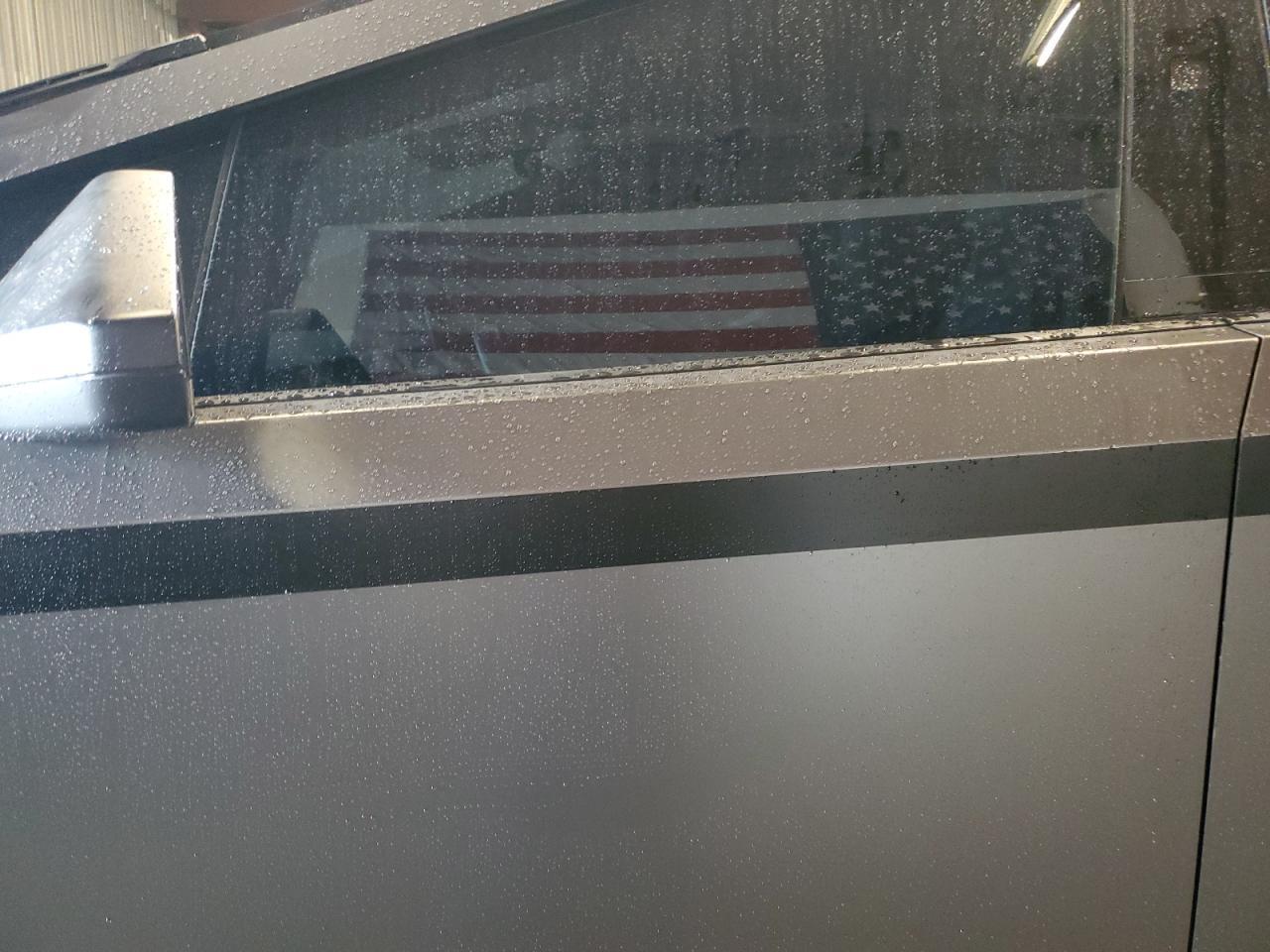 2024 TESLA Cybertruck