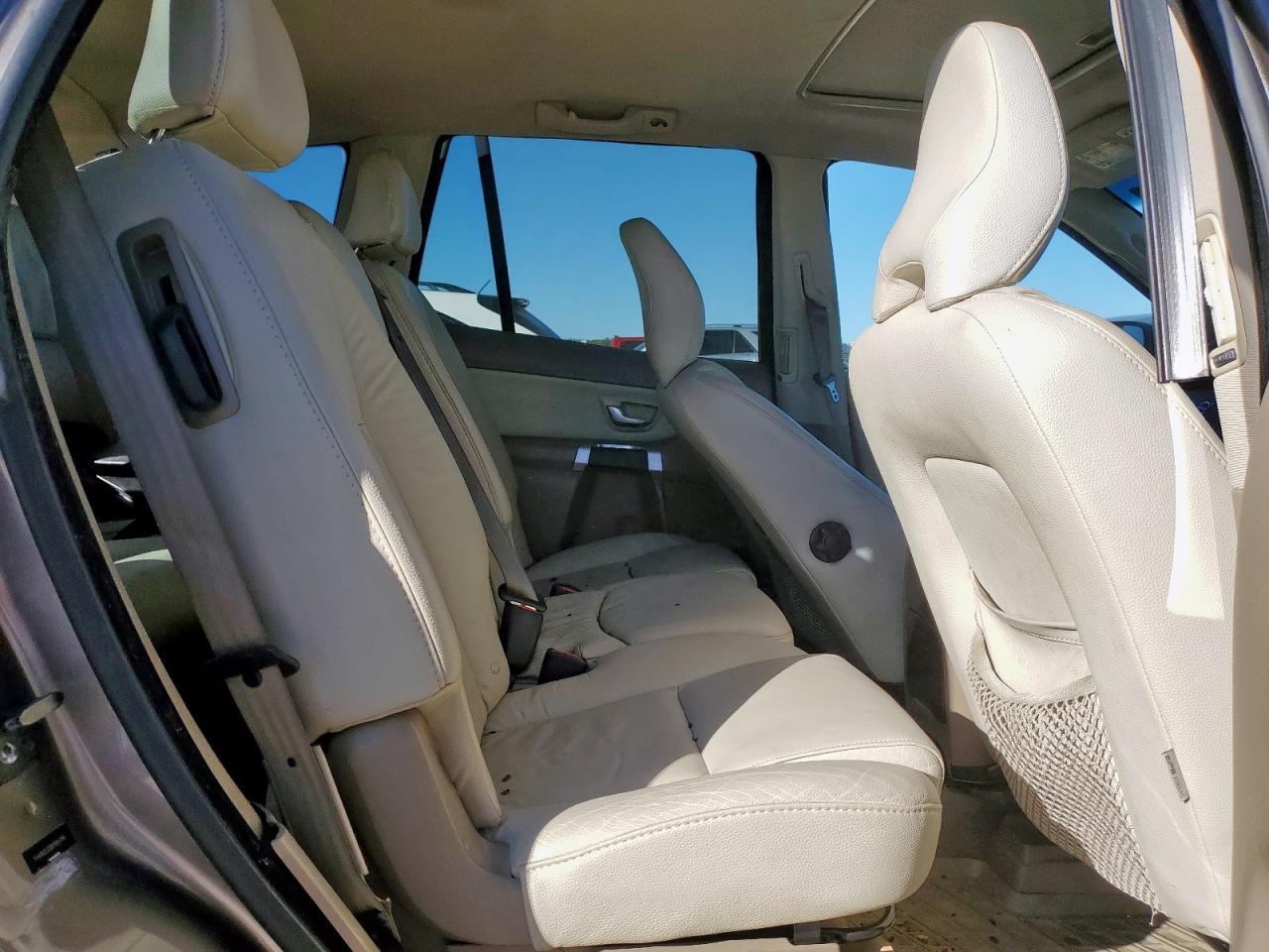 2011 VOLVO XC90