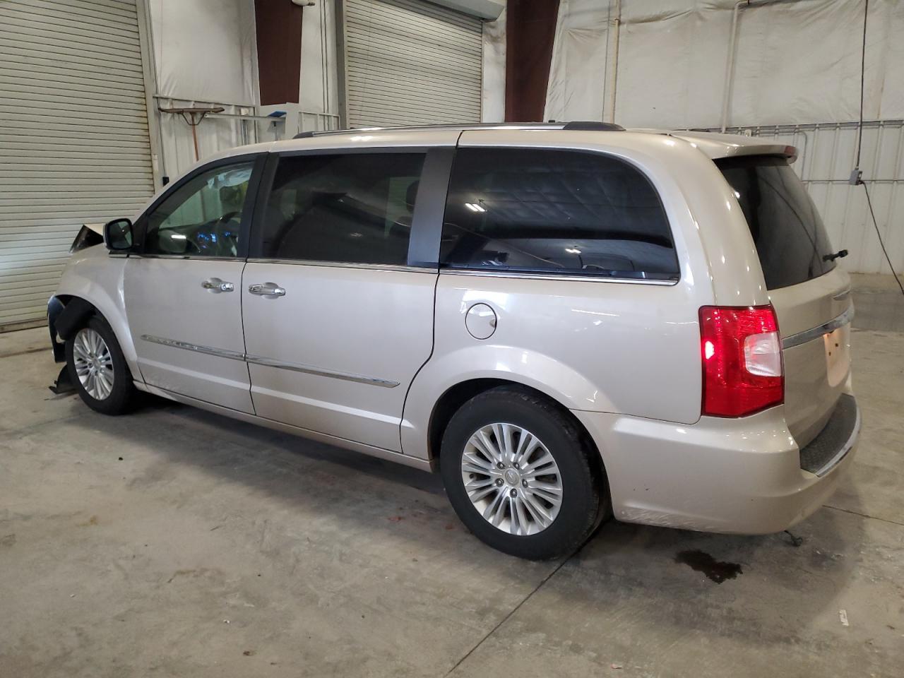 2014 CHRYSLER Town & Country