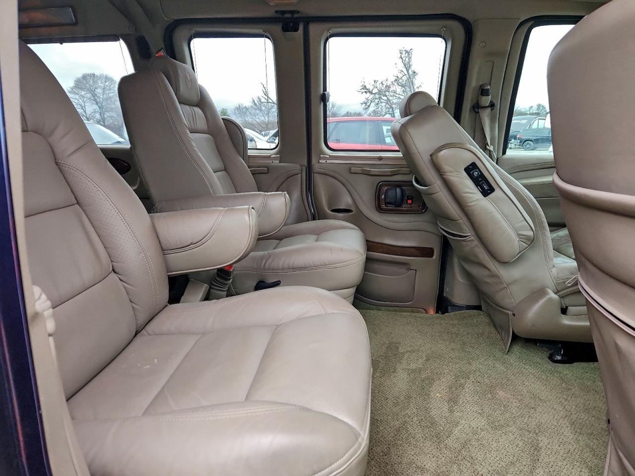2010 GMC Savana