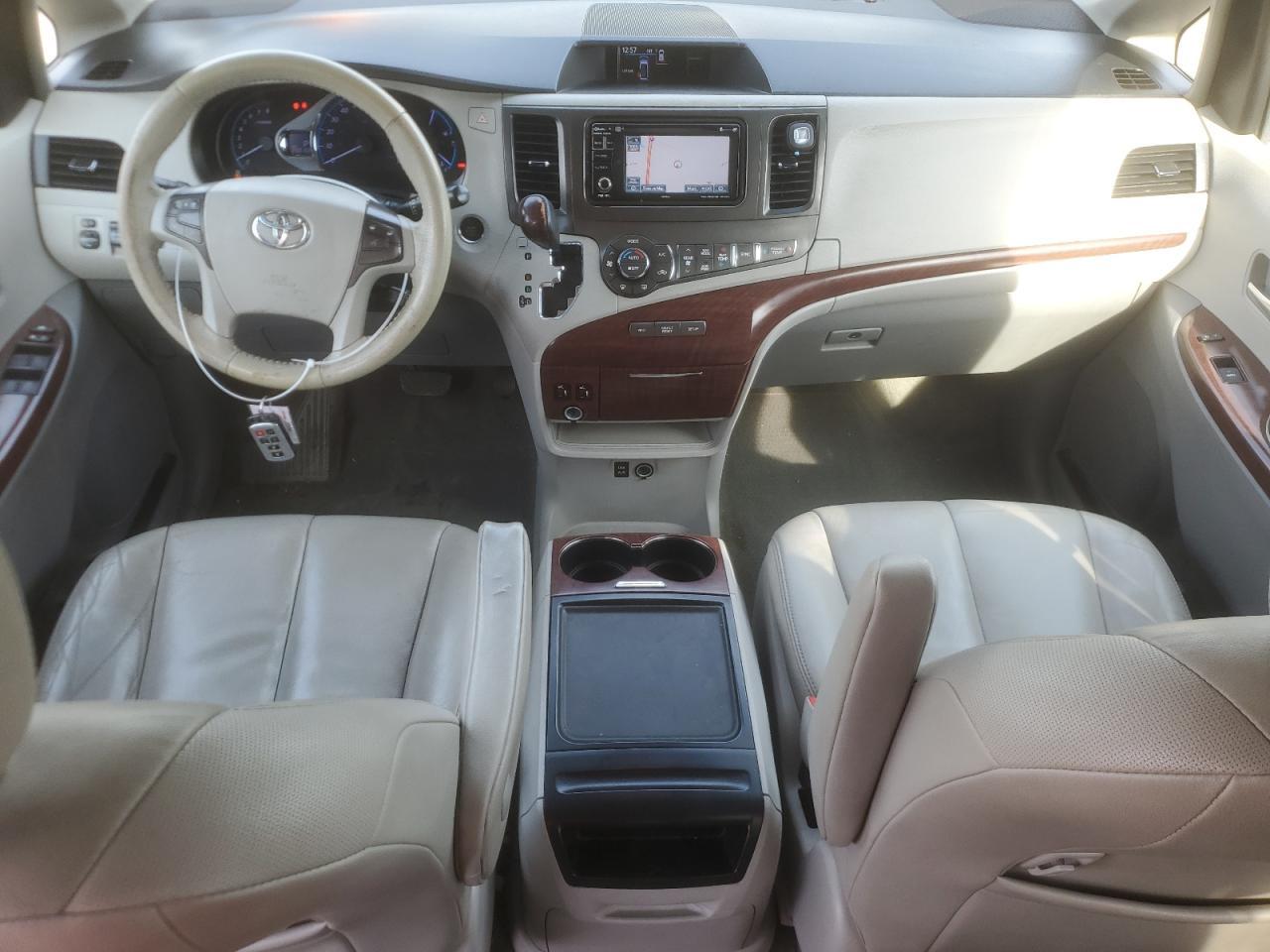 2014 TOYOTA SIENNA