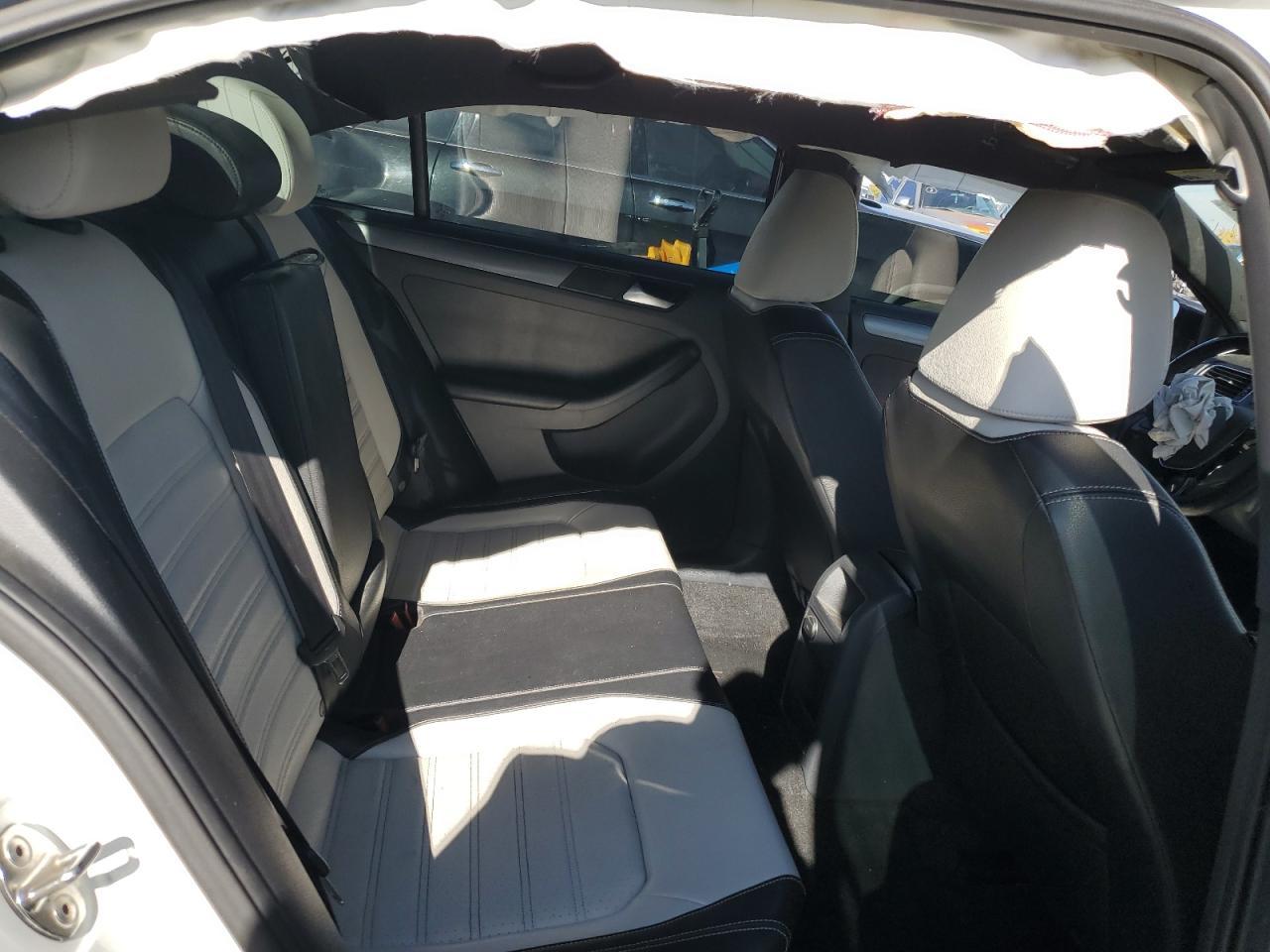 2016 VOLKSWAGEN JETTA