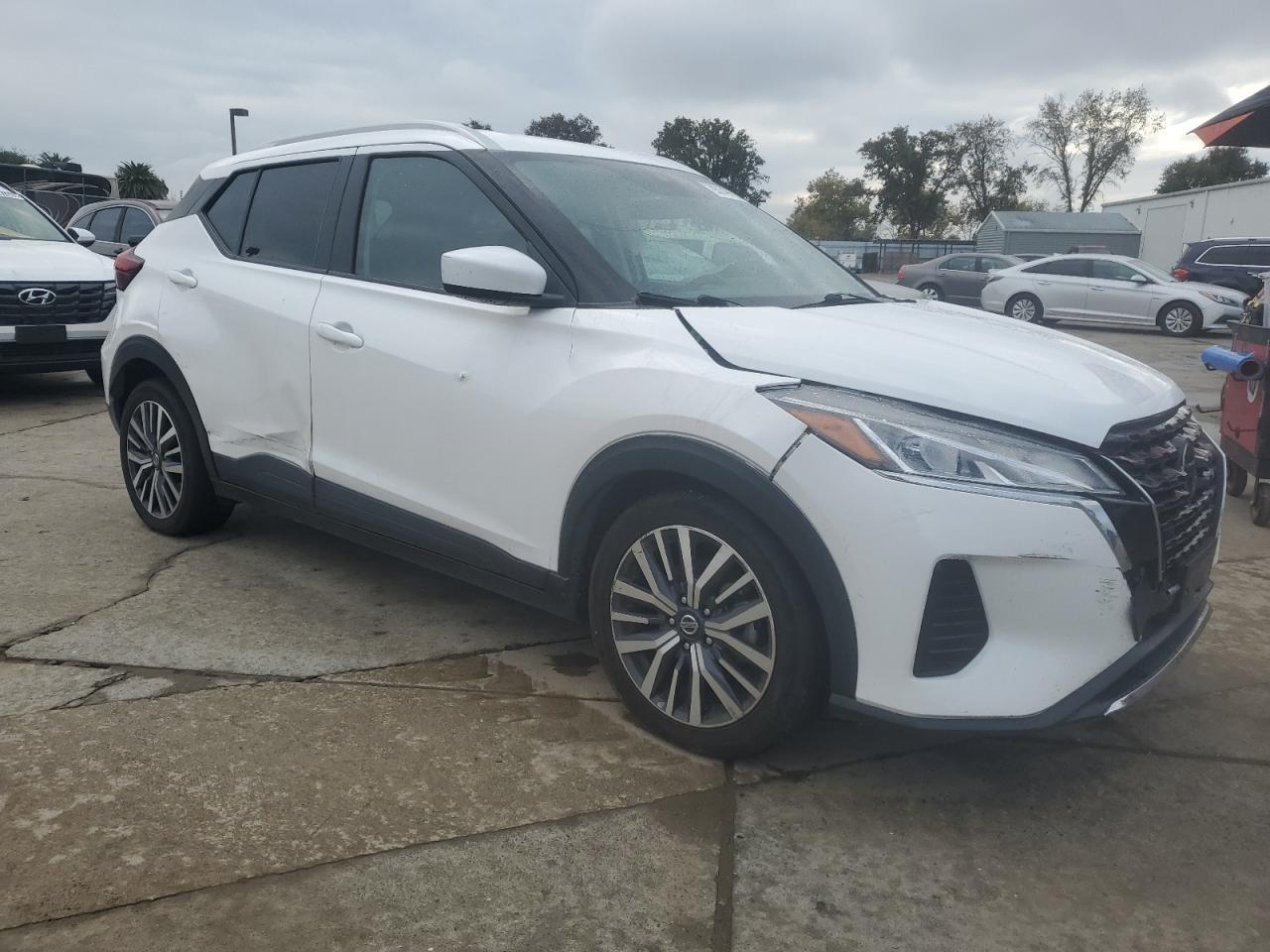 2021 NISSAN KICKS