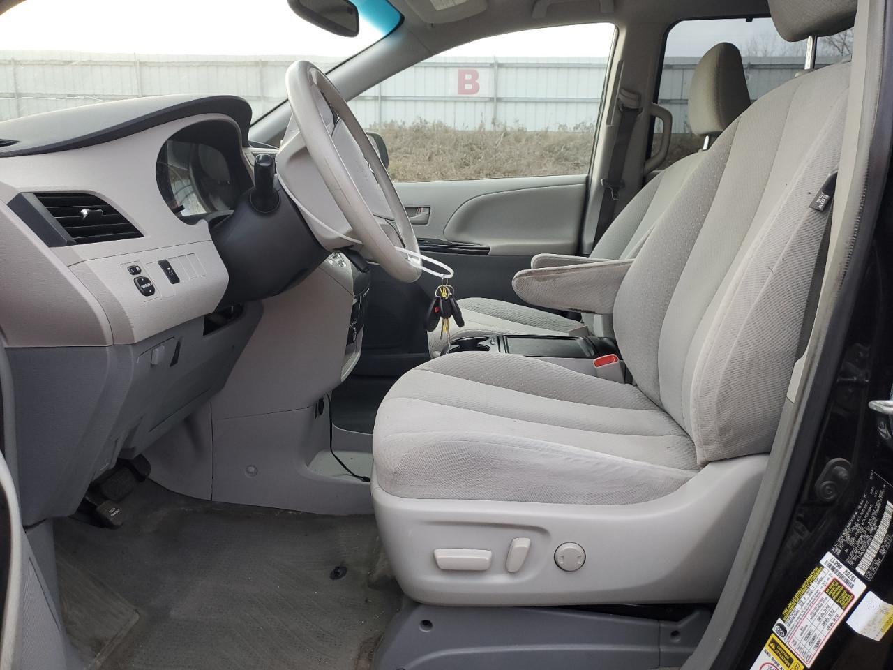 2014 TOYOTA SIENNA
