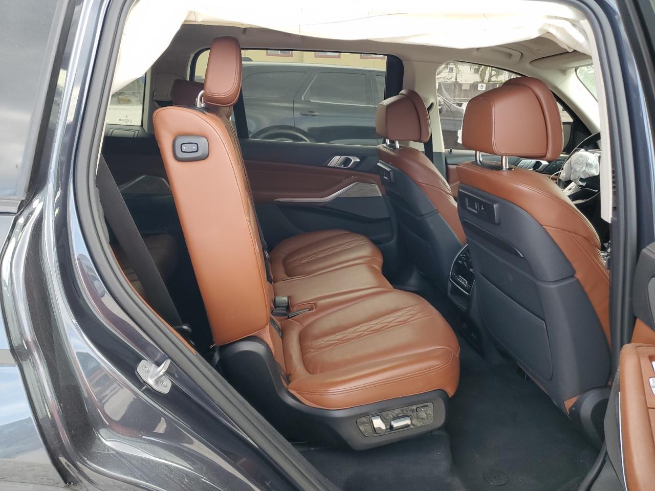 2022 BMW X7