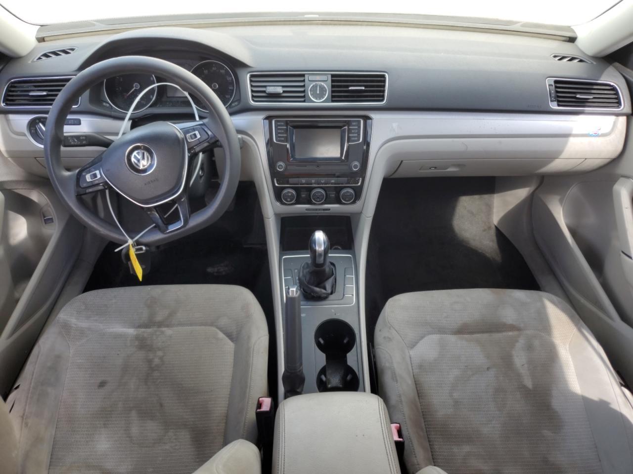 2016 VOLKSWAGEN Passat