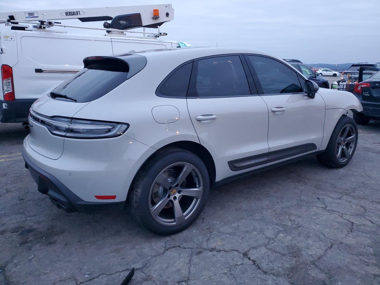 2023 PORSCHE Macan