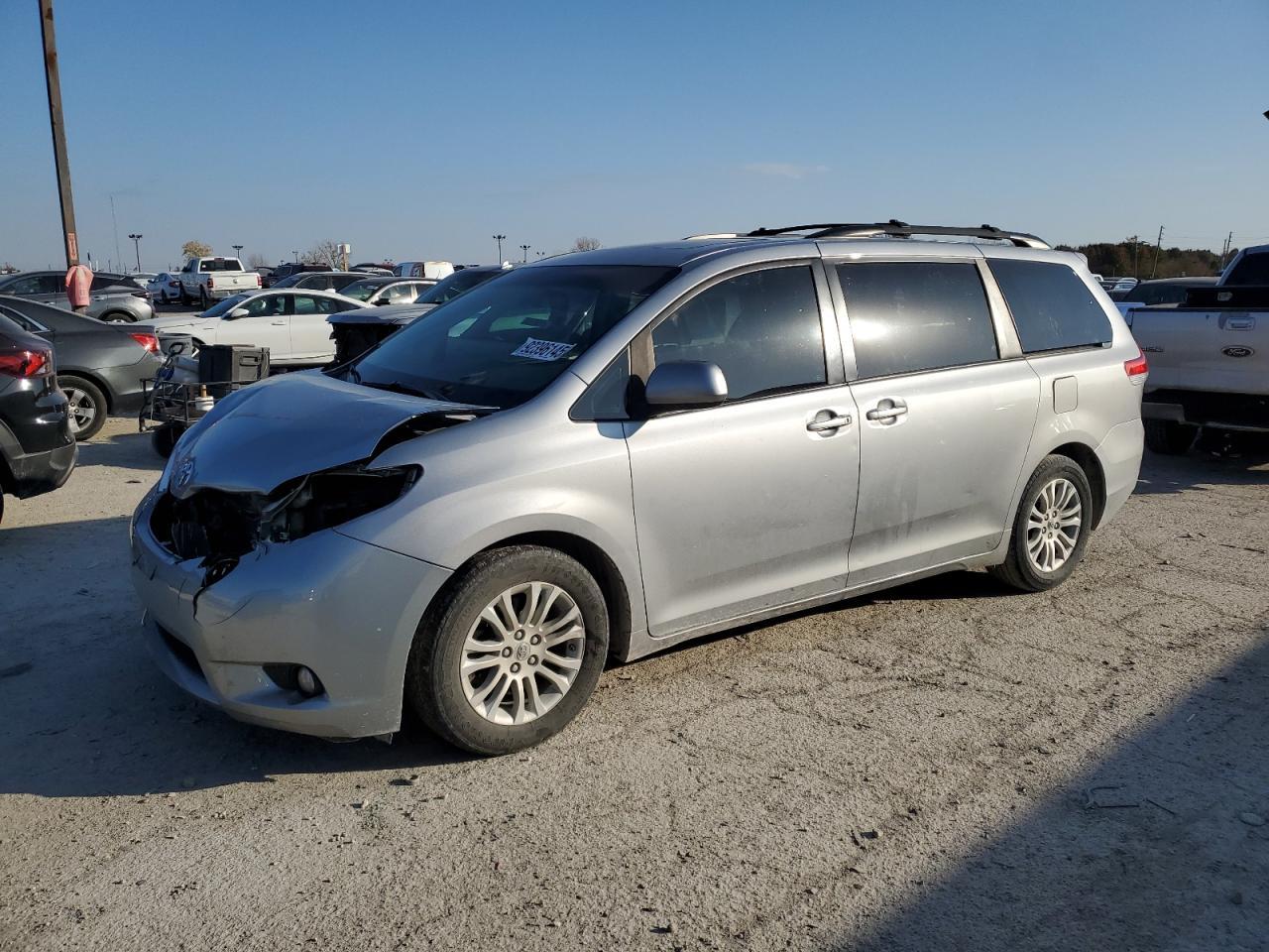 2014 TOYOTA SIENNA