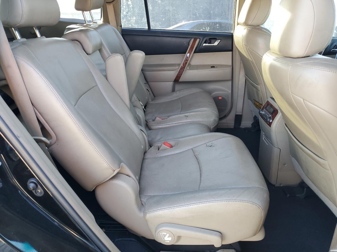 2011 TOYOTA HIGHLANDER