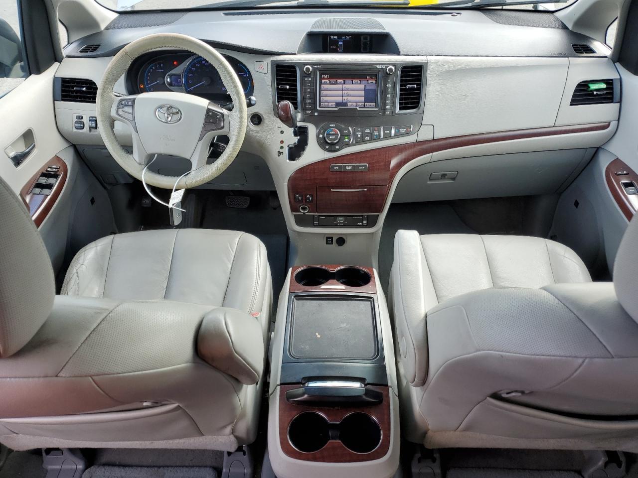 2012 TOYOTA SIENNA