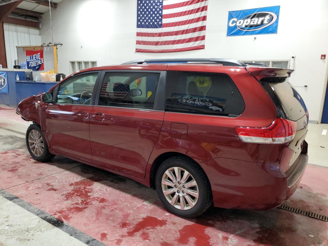 2014 TOYOTA SIENNA