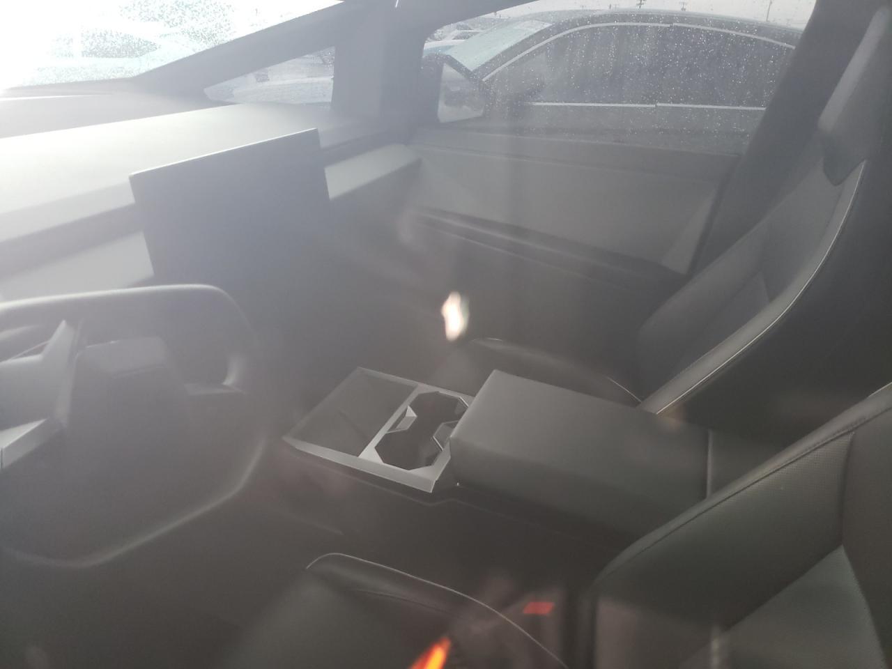 2024 TESLA Cybertruck