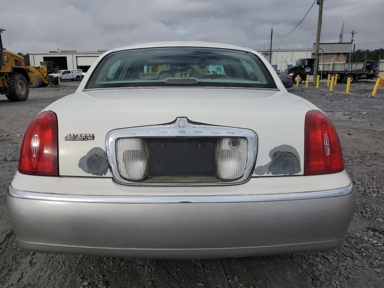 2002 LINCOLN Town Car