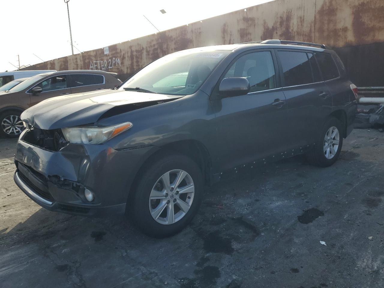 2012 TOYOTA HIGHLANDER