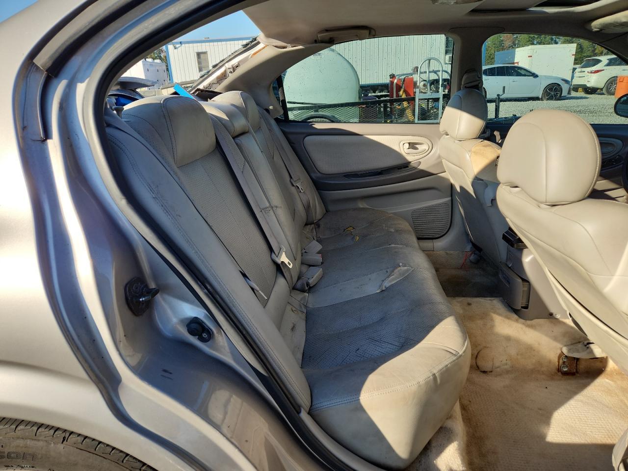 2001 NISSAN Maxima