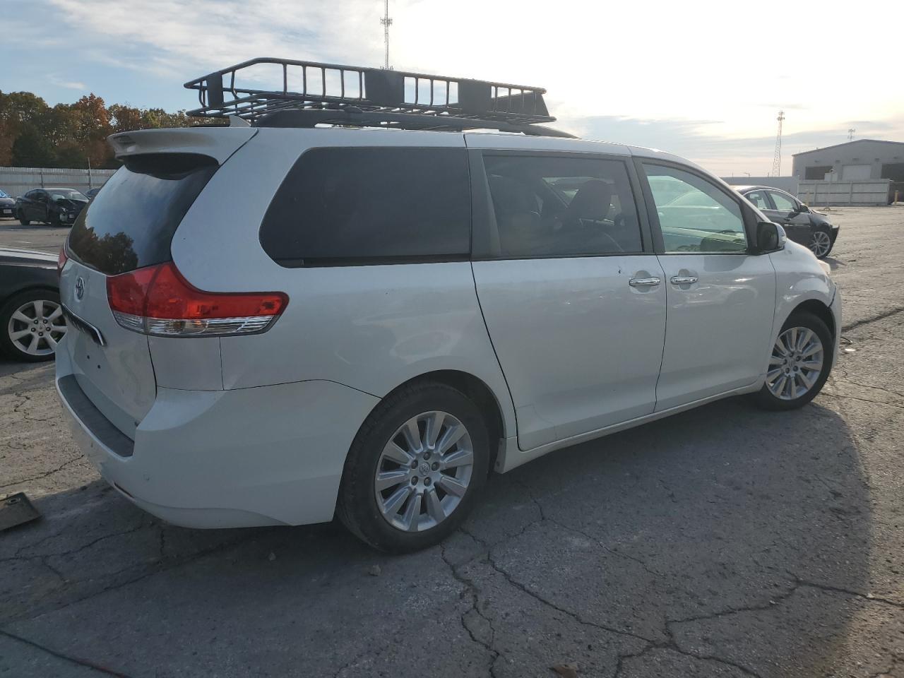 2013 TOYOTA SIENNA