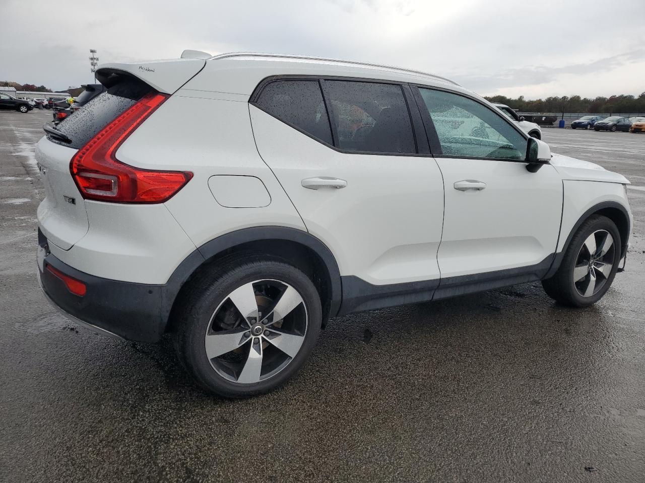 2019 VOLVO XC40