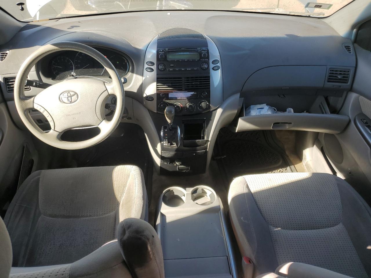 2009 TOYOTA SIENNA