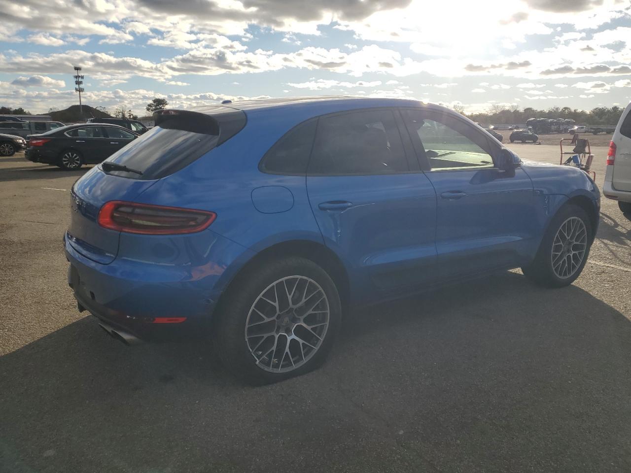 2018 PORSCHE Macan