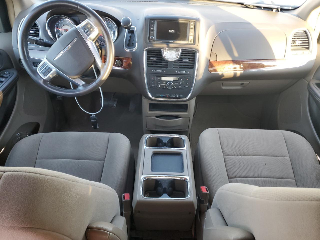 2011 CHRYSLER Town & Country