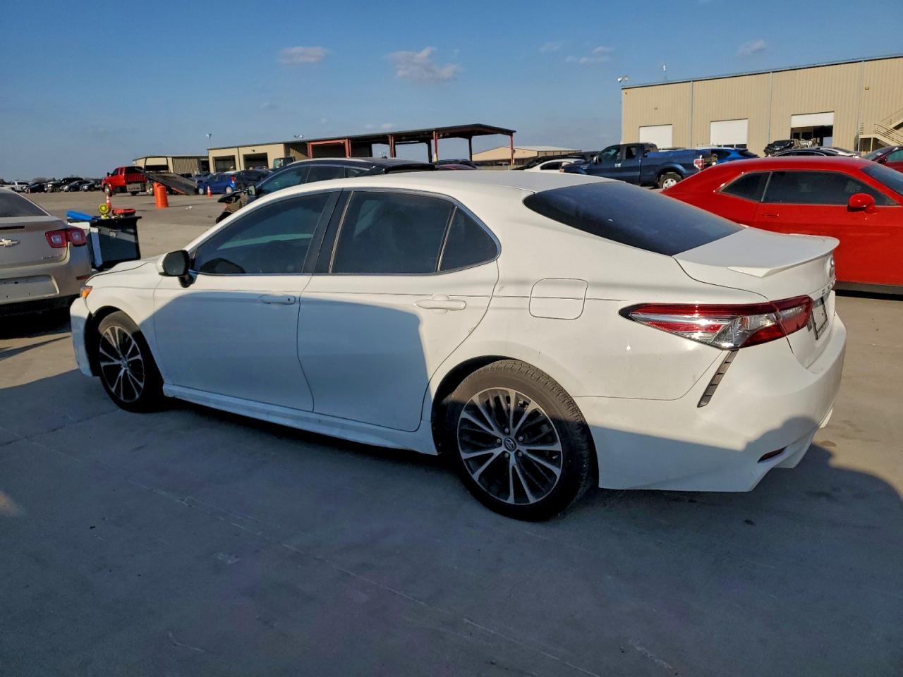 2018 TOYOTA CAMRY