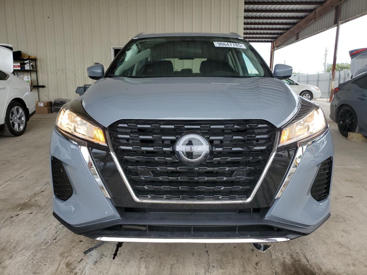 2024 NISSAN KICKS