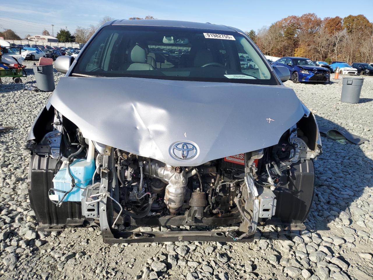 2016 TOYOTA SIENNA