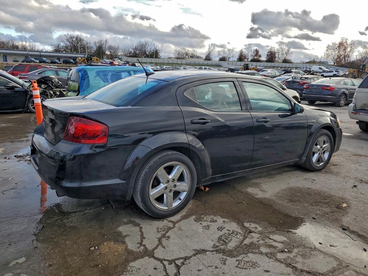 2013 DODGE Avenger