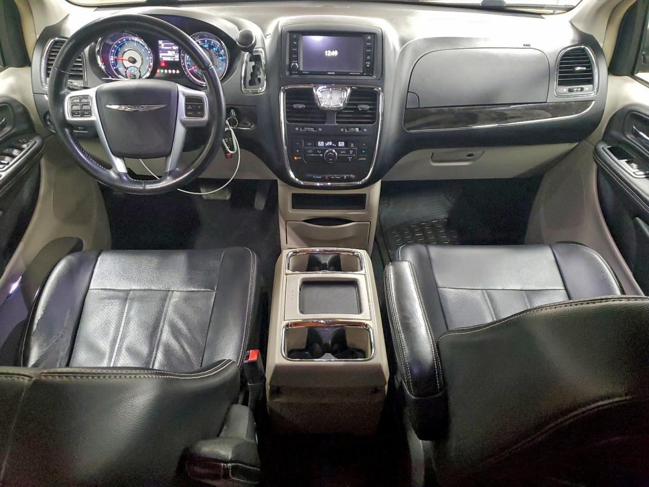 2012 CHRYSLER Town & Country