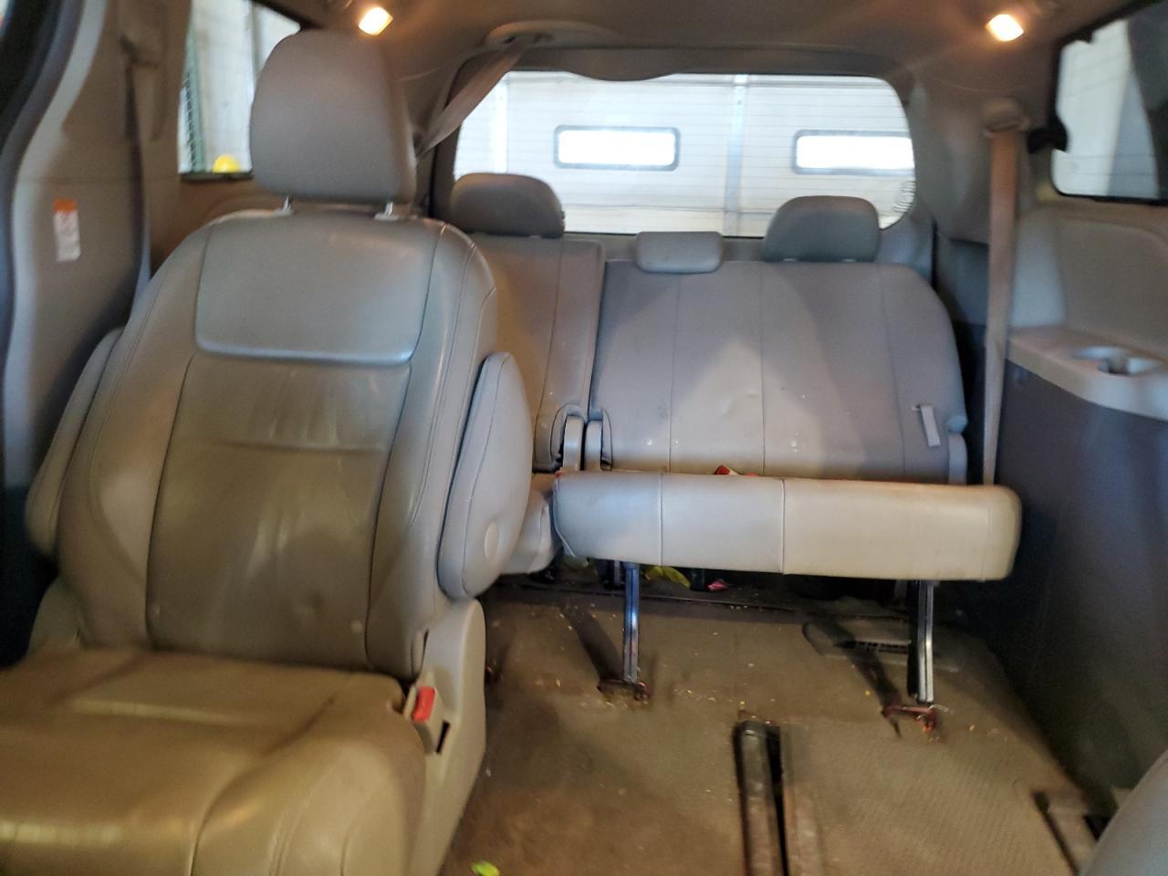 2015 TOYOTA SIENNA