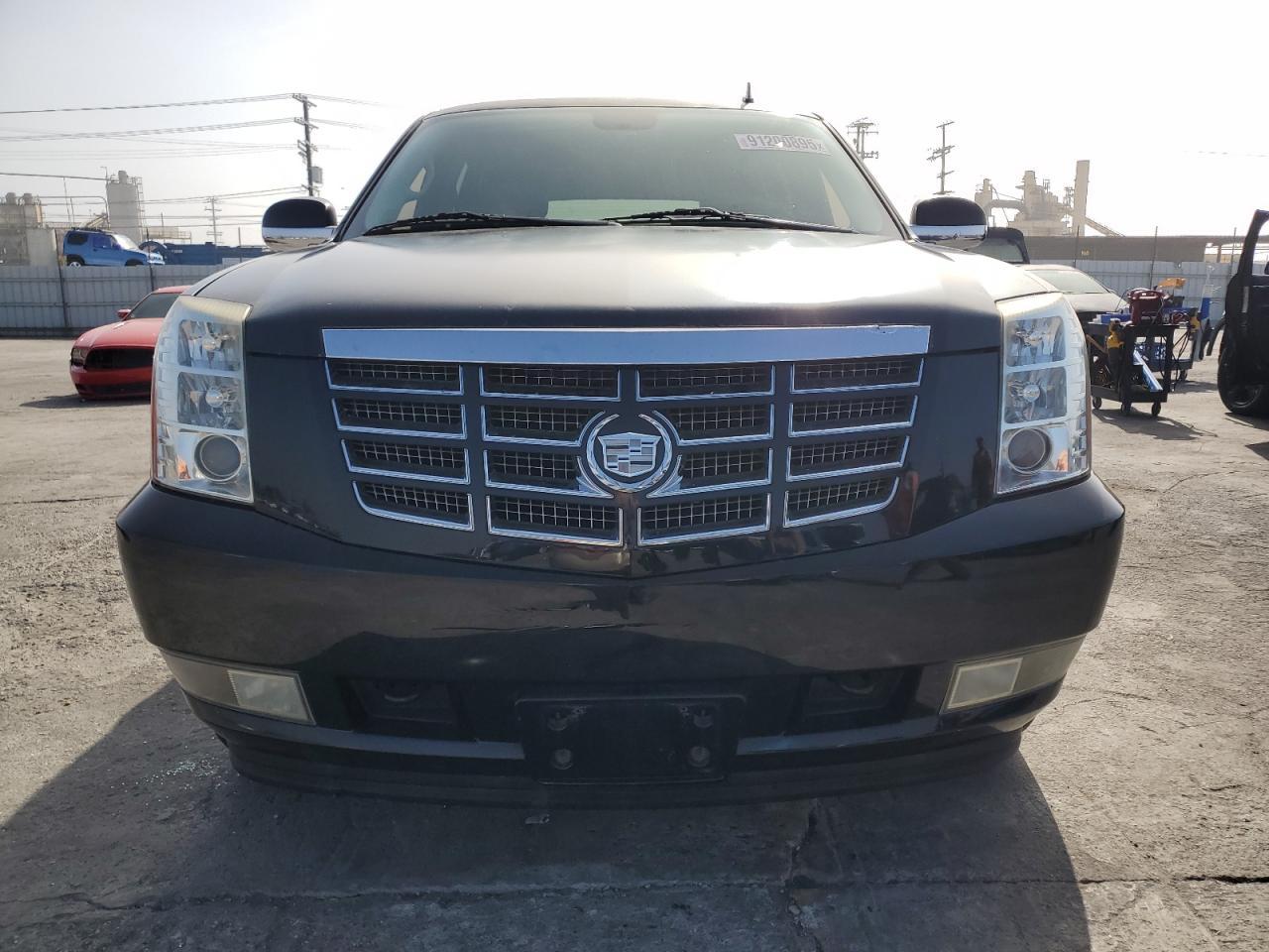 2011 CADILLAC ESCALADE