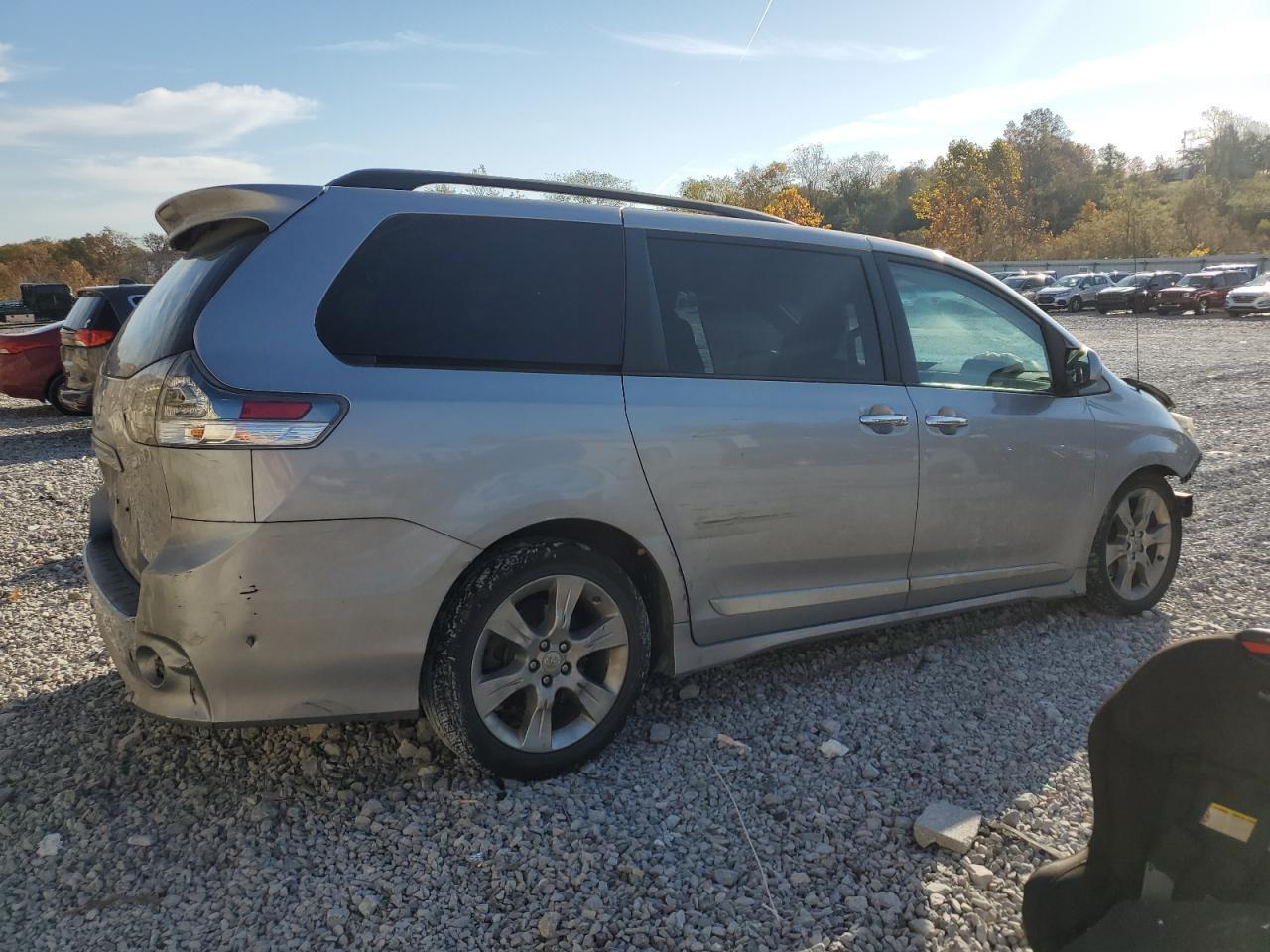 2013 TOYOTA SIENNA