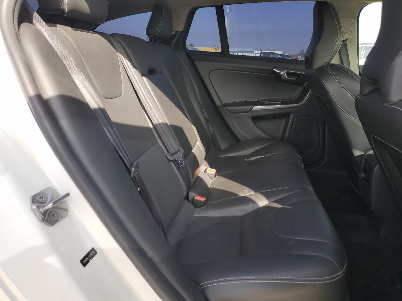 2018 VOLVO V60
