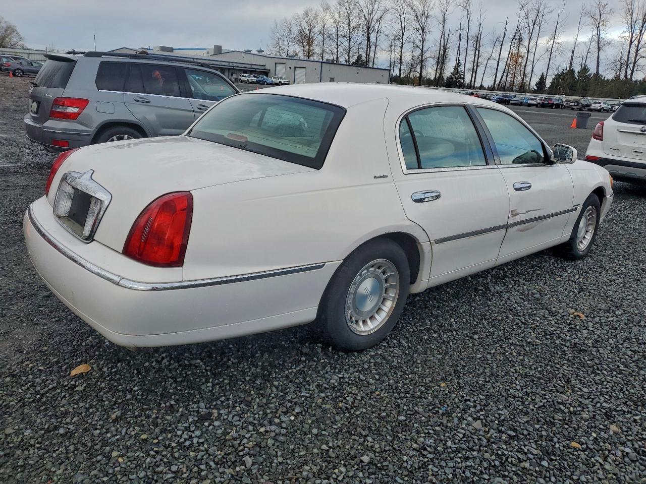 2000 LINCOLN Town Car