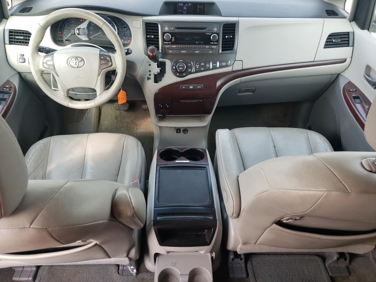 2012 TOYOTA SIENNA