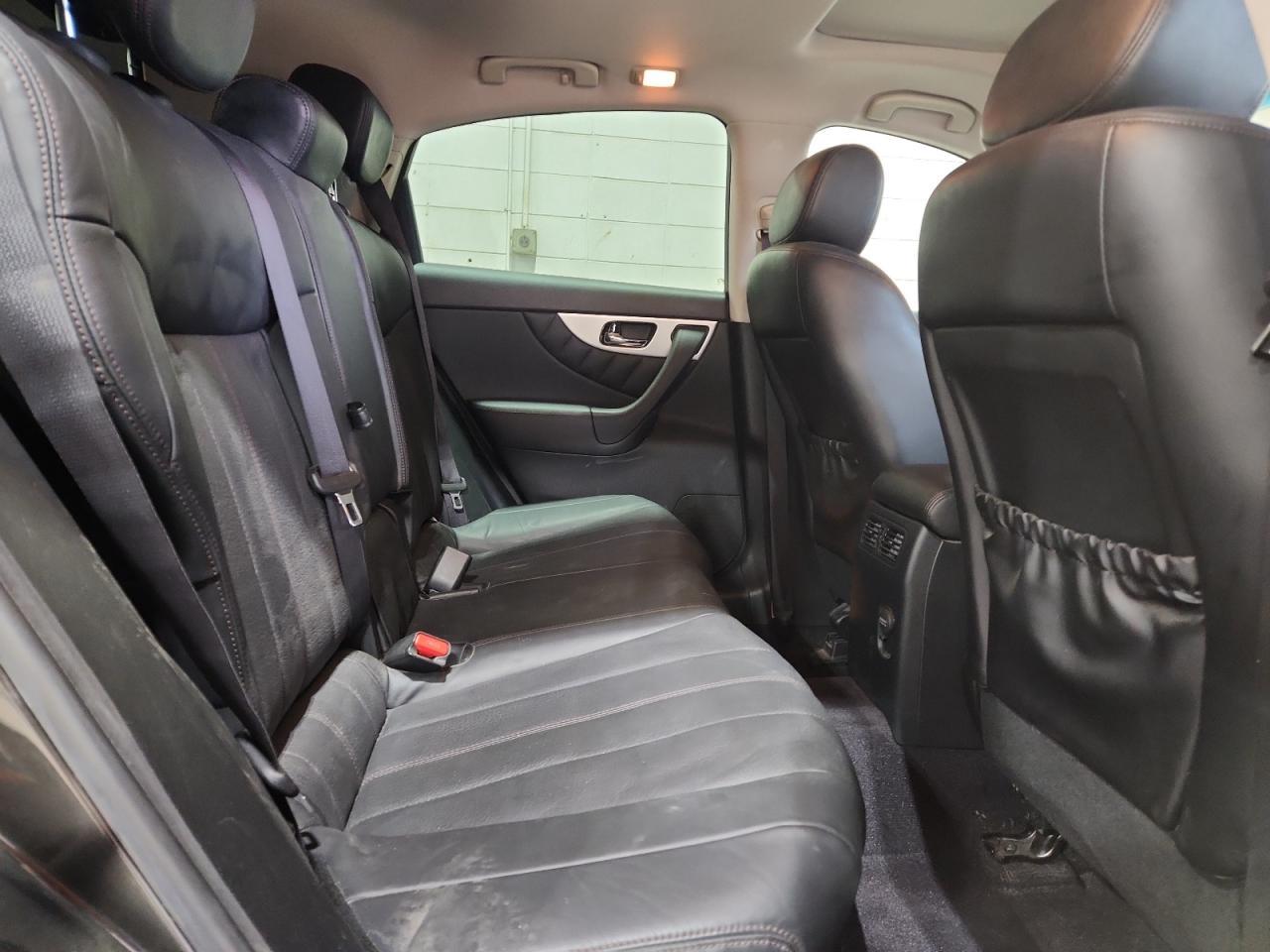 2017 INFINITI QX70