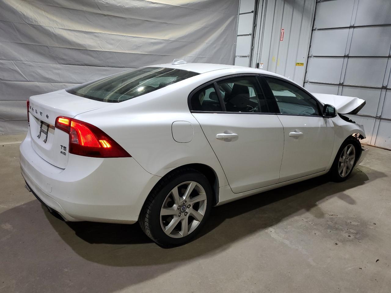 2015 VOLVO S60