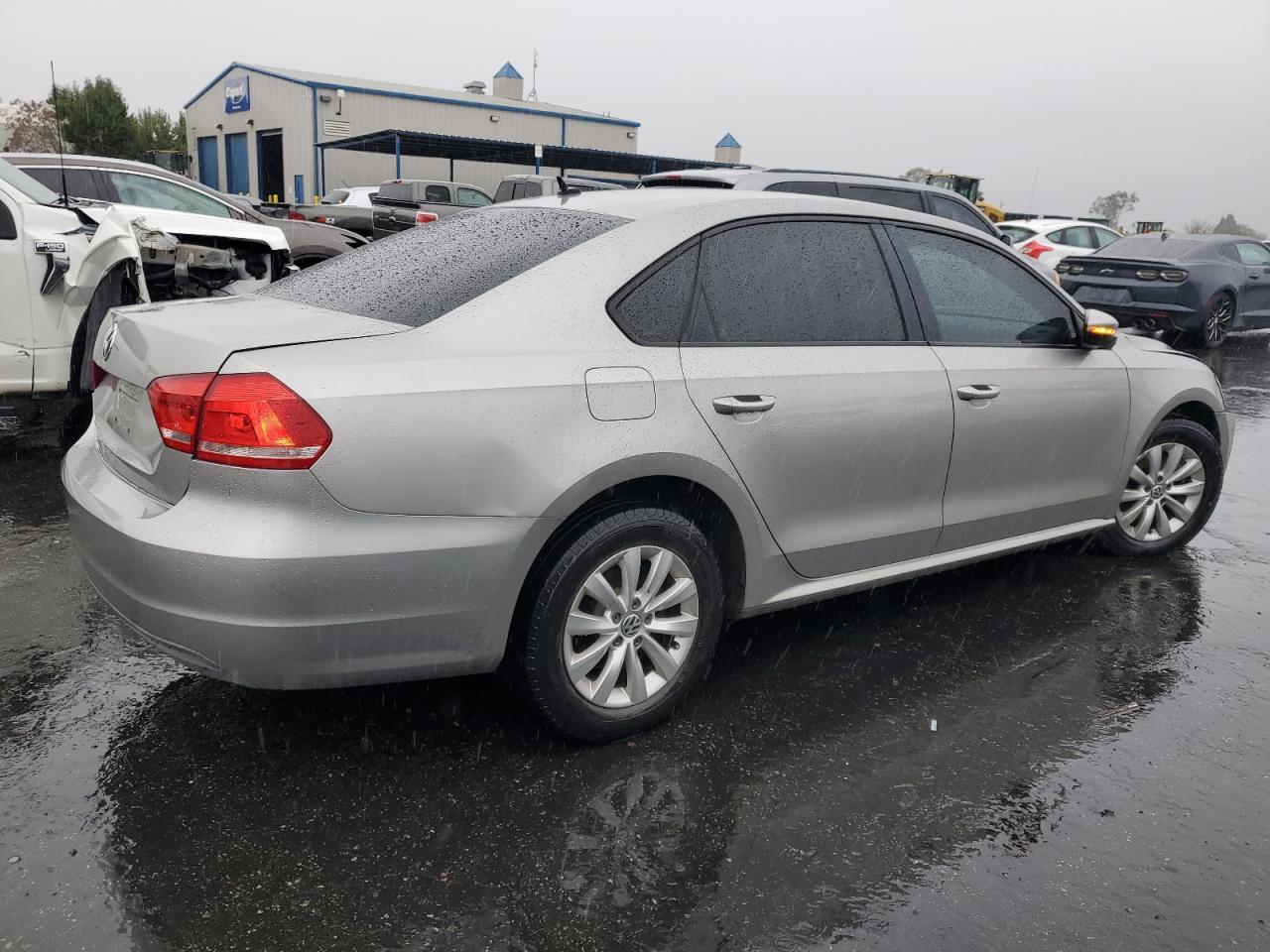 2012 VOLKSWAGEN Passat