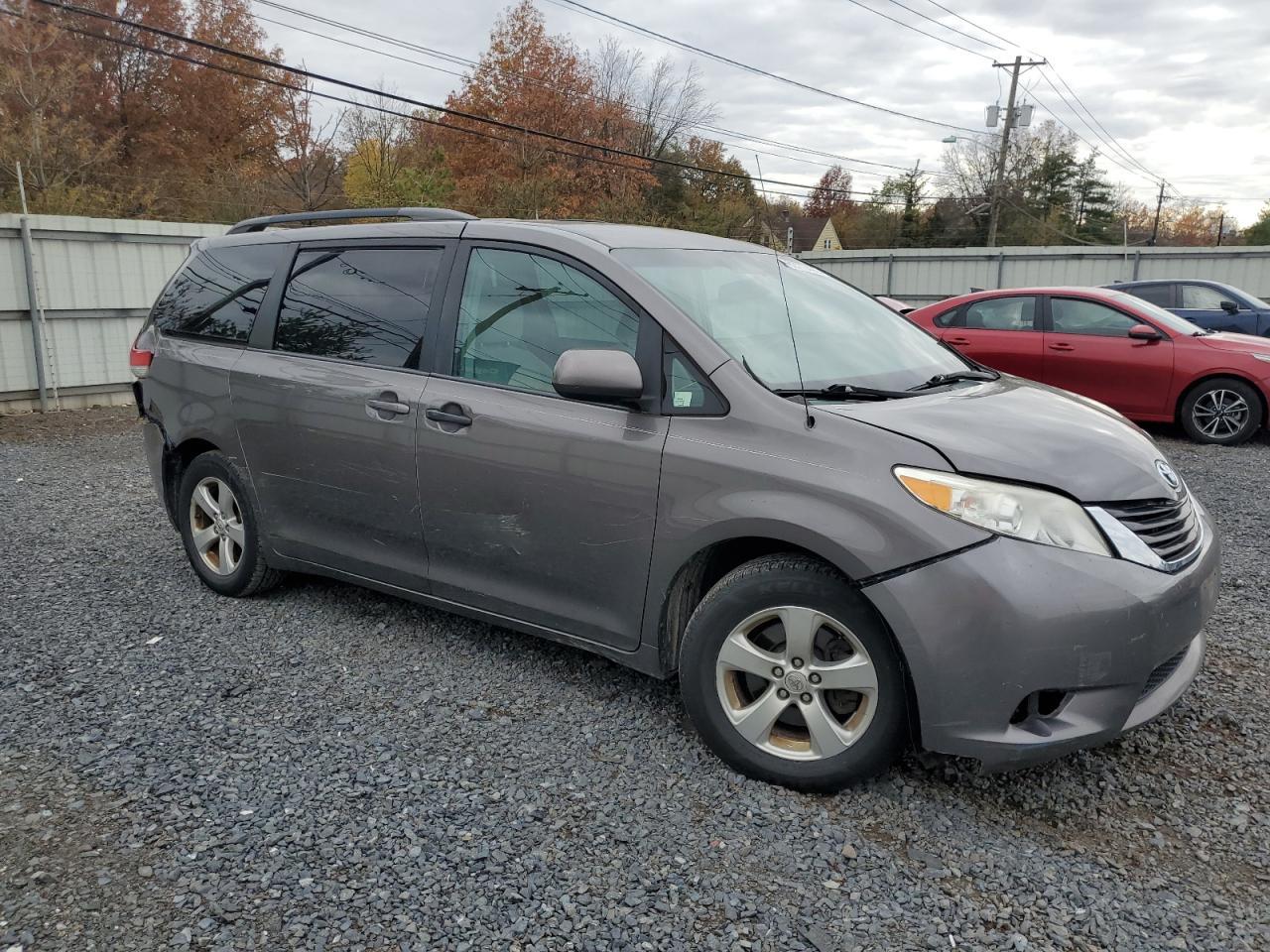 2014 TOYOTA SIENNA