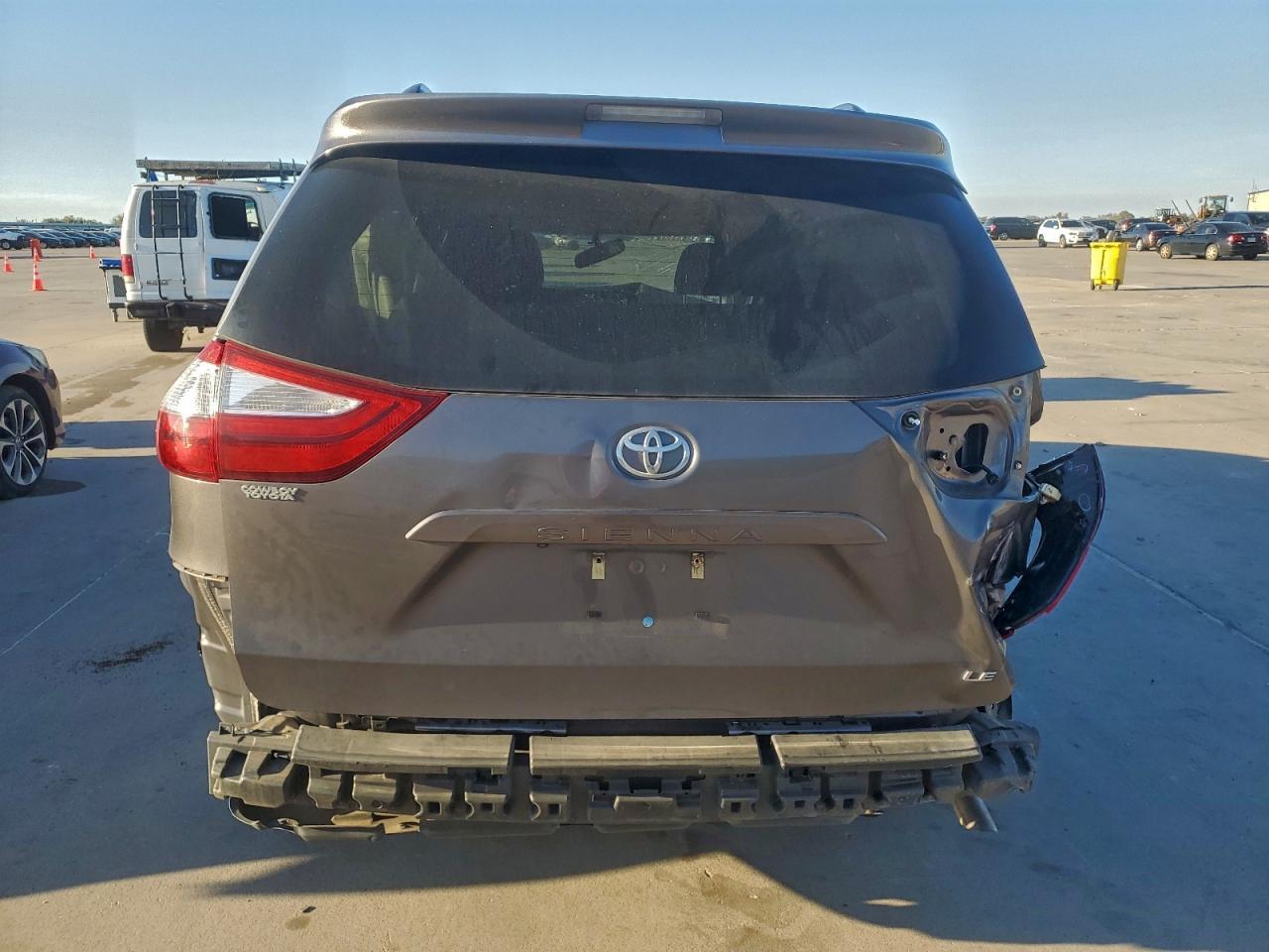 2016 TOYOTA SIENNA