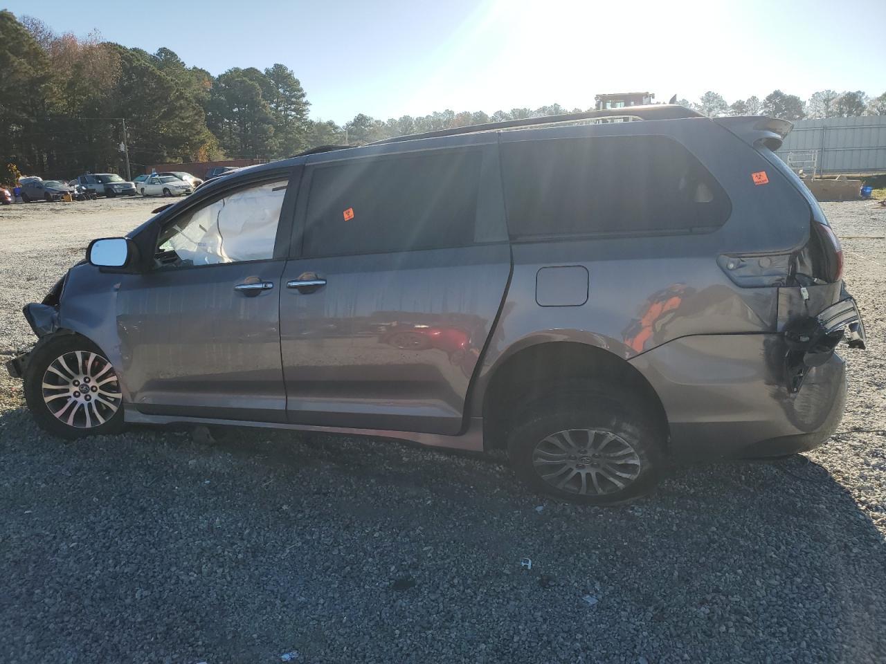 2019 TOYOTA SIENNA