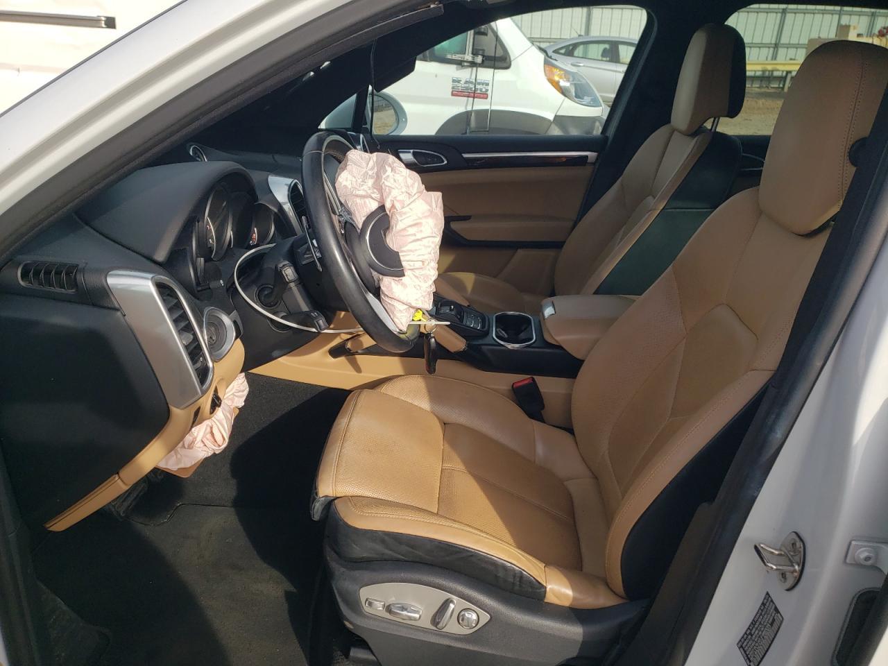 2016 PORSCHE CAYENNE