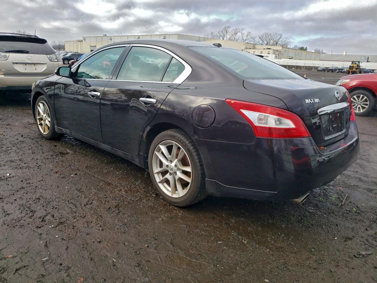 2011 NISSAN Maxima