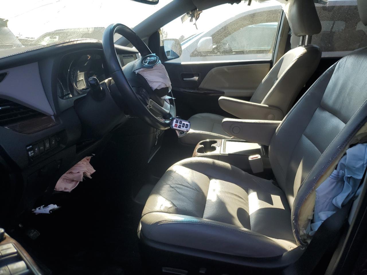 2017 TOYOTA SIENNA
