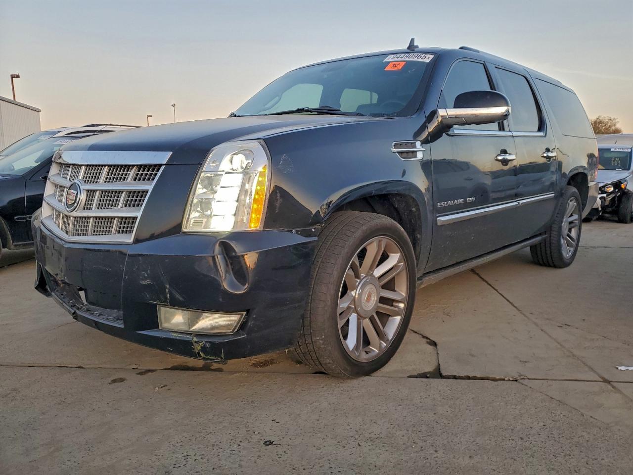 2013 CADILLAC Escalade ESV