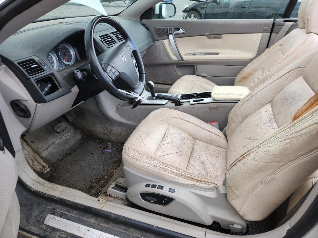 2011 VOLVO C70