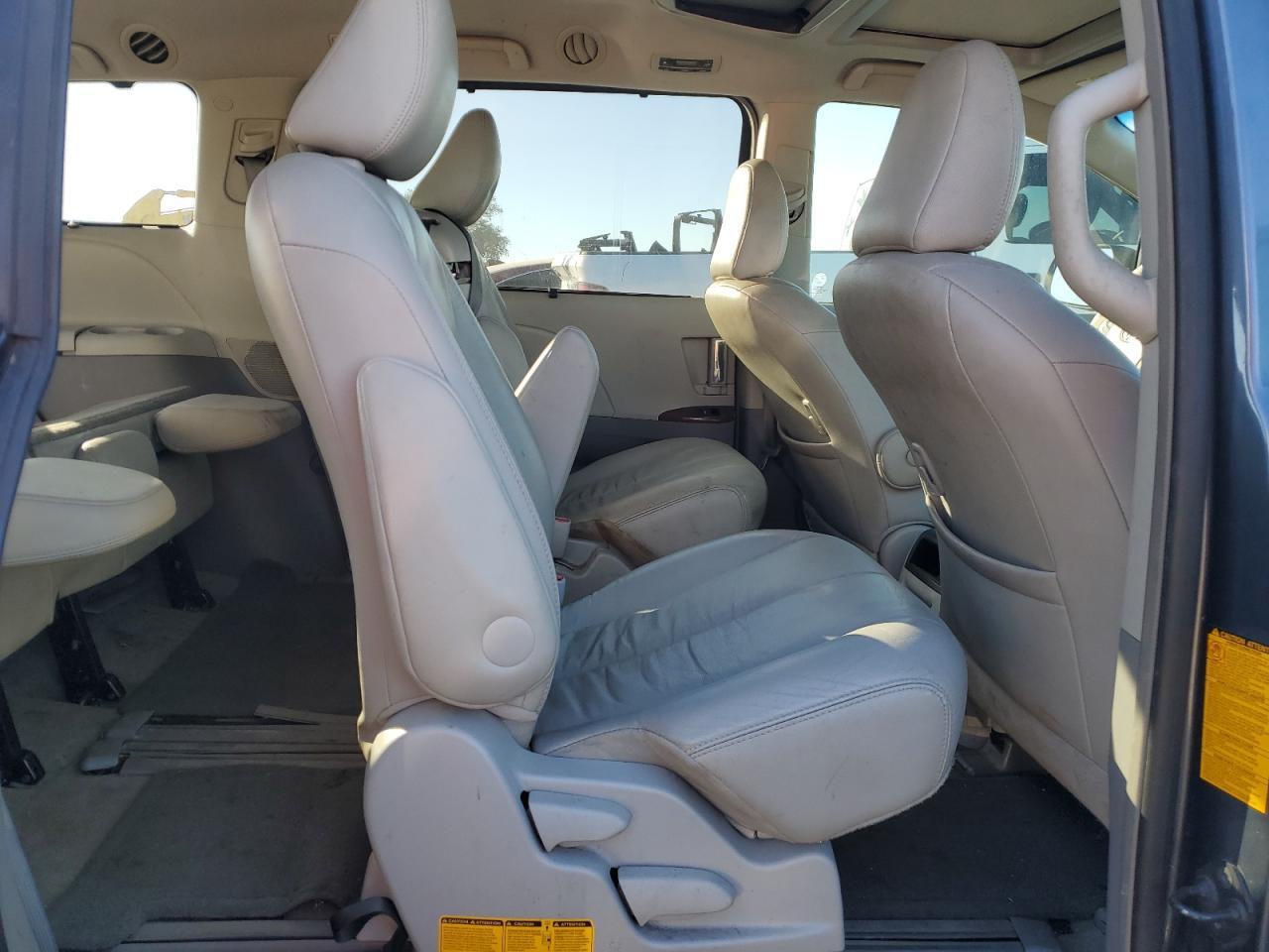 2014 TOYOTA SIENNA