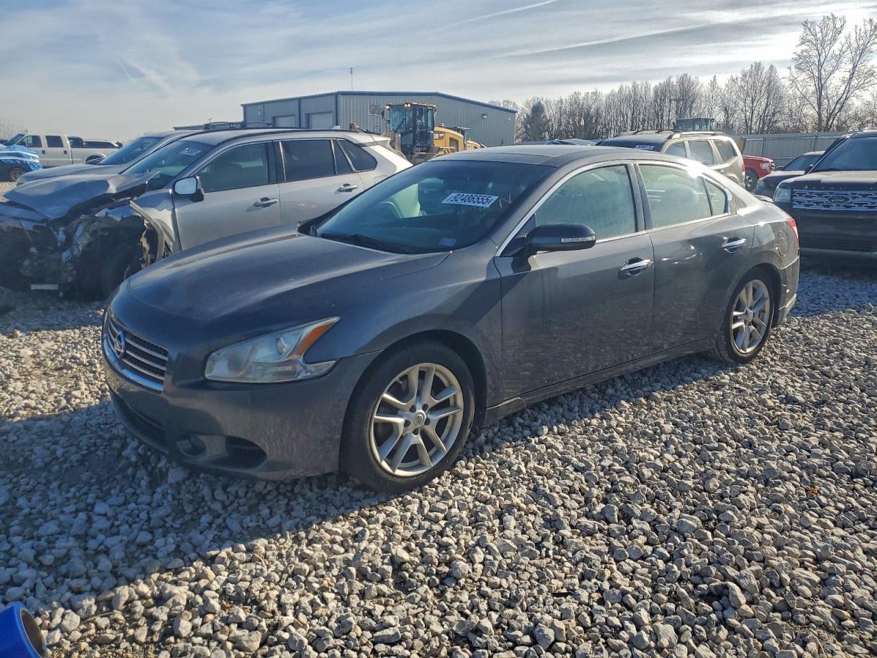 2010 NISSAN Maxima