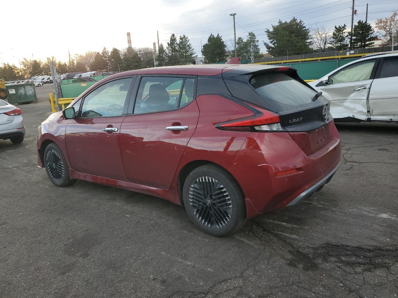 2025 NISSAN LEAF