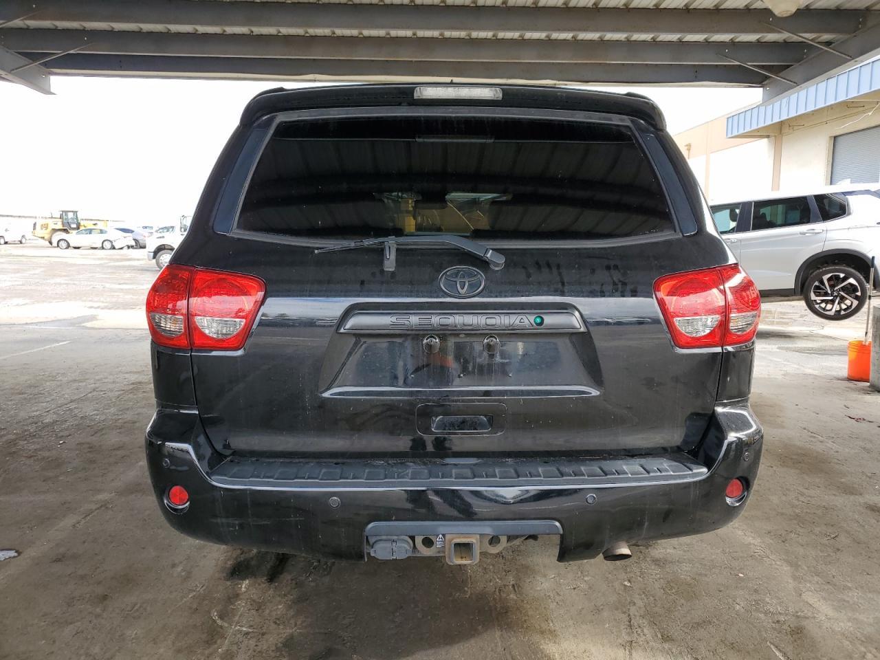 2011 TOYOTA Sequoia